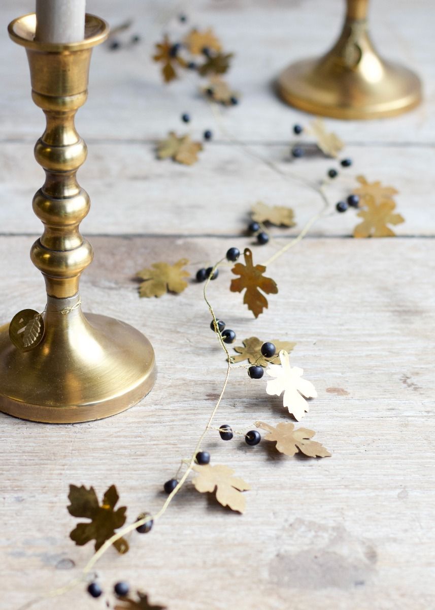 NORDIC.CHRISTMAS - Brass oak & black berries beads garland