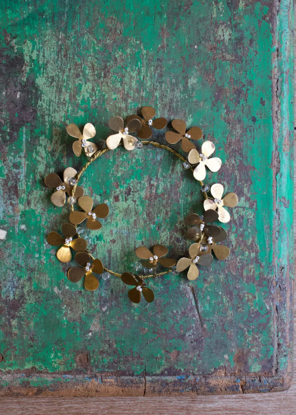 NORDIC.CHRISTMAS - Small brass clover wreath with beads