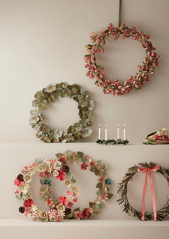NORDIC.CHRISTMAS - Metal Floral Wreath Redwood